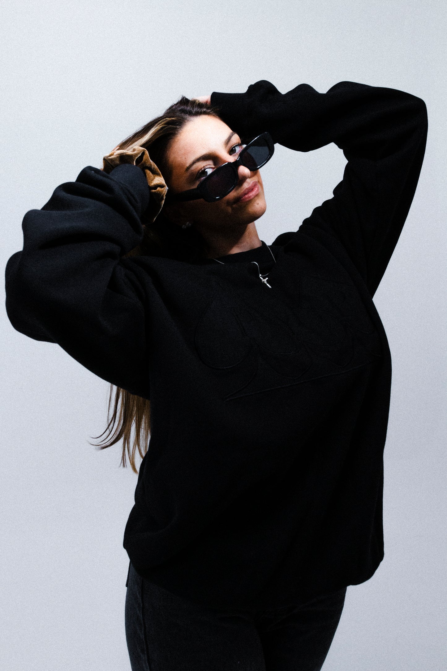BLACK PYP CREWNECK